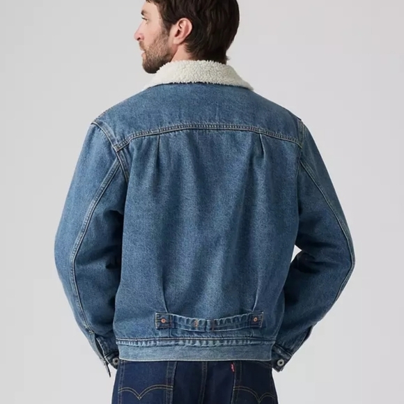 💙🔹️Levi's®🔹️ Men Medium Wash Premium Lined Type I Sherpa Trucker Jacket - Picture 3 of 6